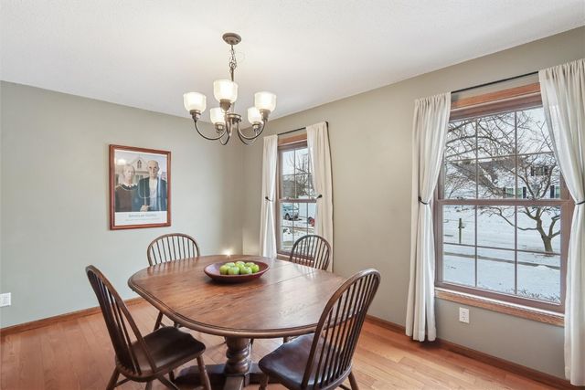 1845 Lyndhurst Drive, Hiawatha, IA 52233