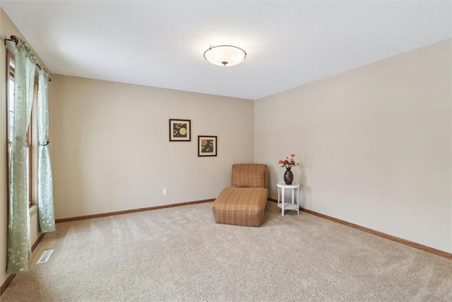 1845 Lyndhurst Drive, Hiawatha, IA 52233