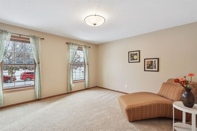 1845 Lyndhurst Drive, Hiawatha, IA 52233