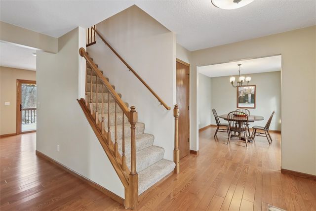 1845 Lyndhurst Drive, Hiawatha, IA 52233