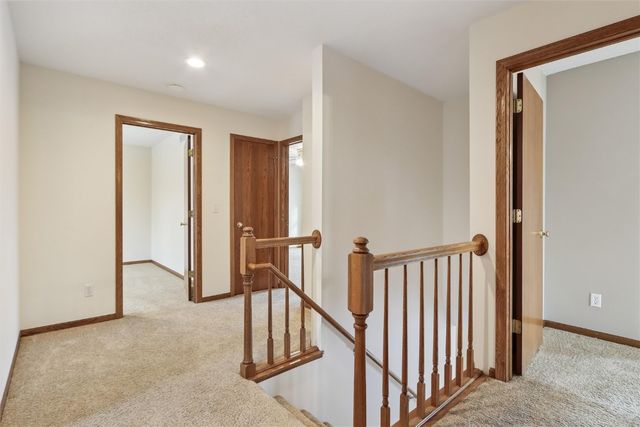 1845 Lyndhurst Drive, Hiawatha, IA 52233