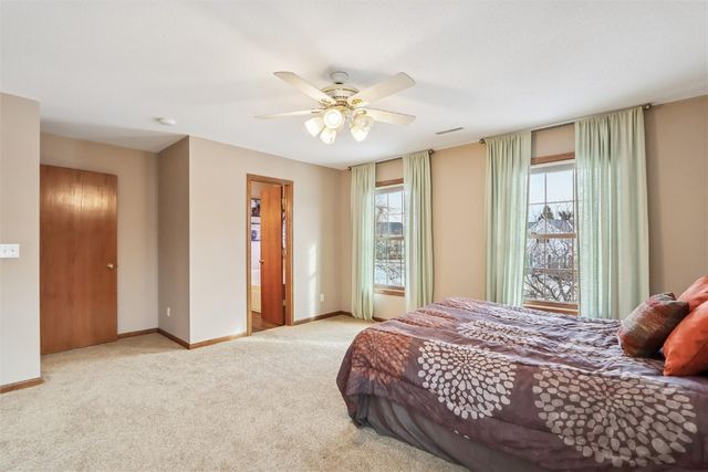 1845 Lyndhurst Drive, Hiawatha, IA 52233