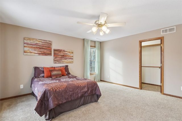 1845 Lyndhurst Drive, Hiawatha, IA 52233