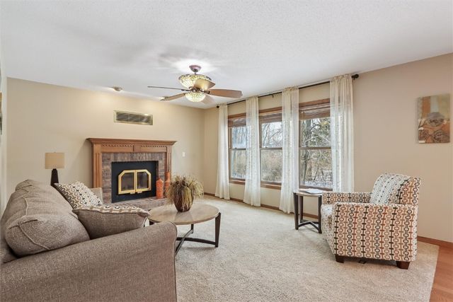 1845 Lyndhurst Drive, Hiawatha, IA 52233