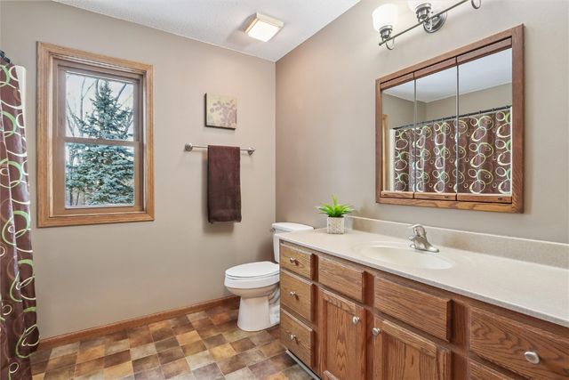 1845 Lyndhurst Drive, Hiawatha, IA 52233