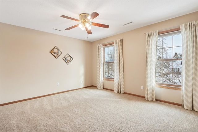 1845 Lyndhurst Drive, Hiawatha, IA 52233