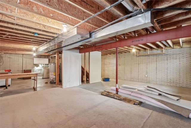 1845 Lyndhurst Drive, Hiawatha, IA 52233