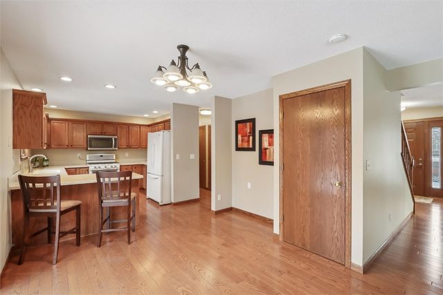 1845 Lyndhurst Drive, Hiawatha, IA 52233