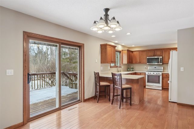 1845 Lyndhurst Drive, Hiawatha, IA 52233