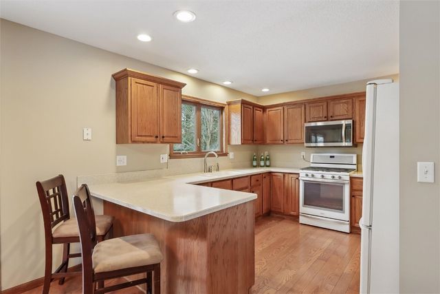 1845 Lyndhurst Drive, Hiawatha, IA 52233