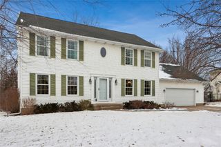 1845 Lyndhurst Drive, Hiawatha, IA 52233