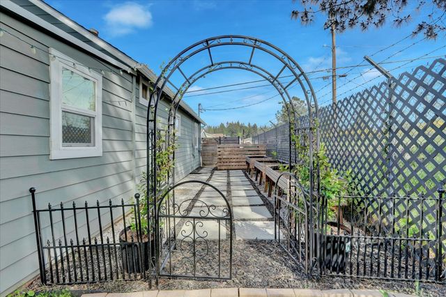 190 Upper Slate Creek Rd, Grass Valley, CA 95945