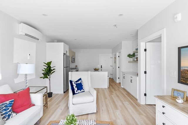 12 Congress Street 105, Beverly, MA 01915