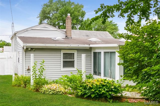 9457 Harold Drive, St Louis, MO 63134