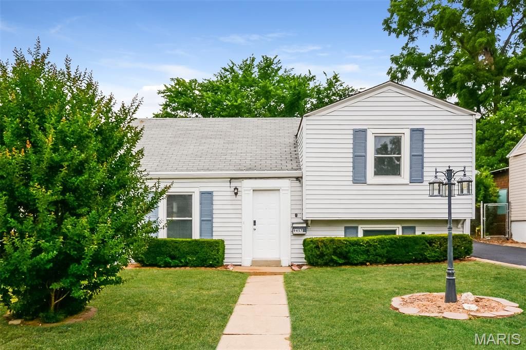 9457 Harold Drive, St Louis, MO 63134
