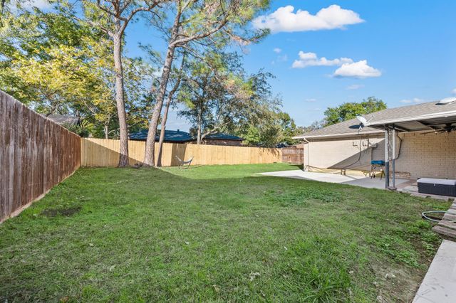 1723 Post Oak Drive, Bedford, TX 76021