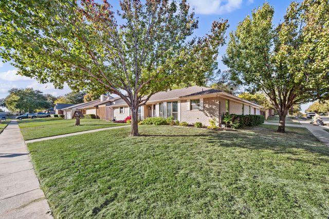 1723 Post Oak Drive, Bedford, TX 76021