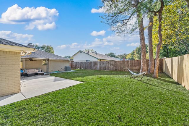 1723 Post Oak Drive, Bedford, TX 76021