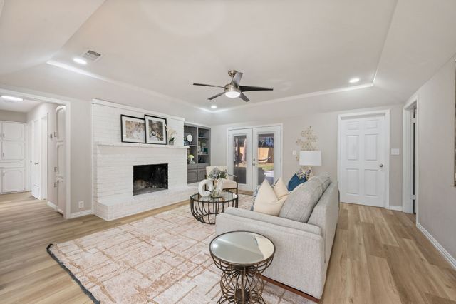 1723 Post Oak Drive, Bedford, TX 76021