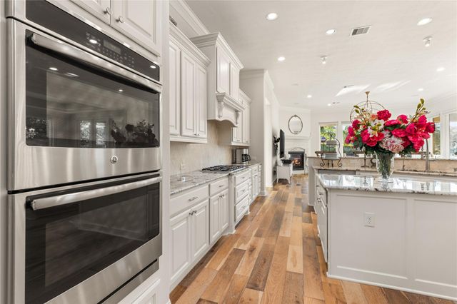 13702 Banks View Court, Houston, TX 77059