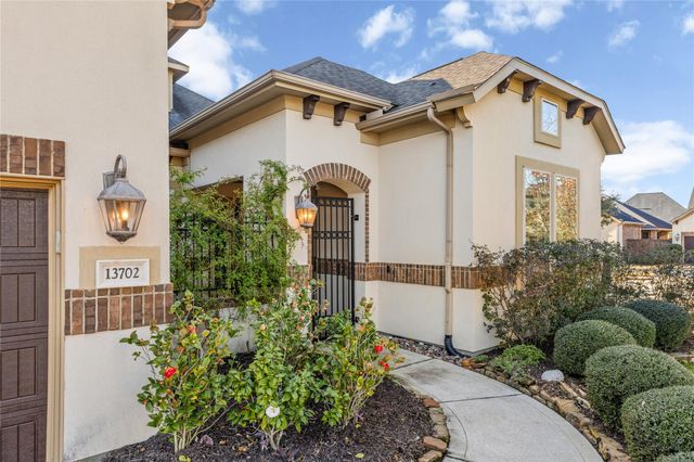 13702 Banks View Court, Houston, TX 77059
