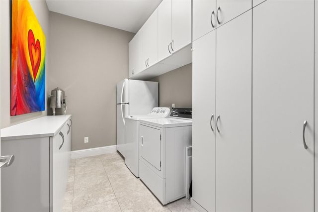 13702 Banks View Court, Houston, TX 77059