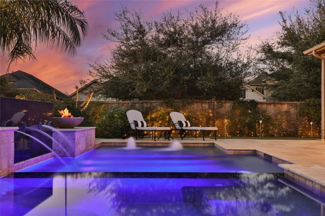 13702 Banks View Court, Houston, TX 77059