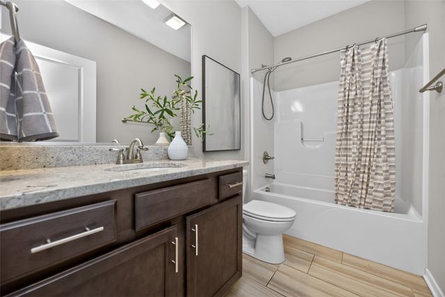 2726 Shady Lane Drive, Norwalk, IA 50211