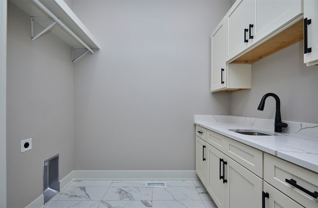 17686 Hammontree Drive, Clive, IA 50325