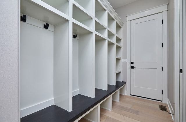 17686 Hammontree Drive, Clive, IA 50325