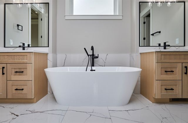 17686 Hammontree Drive, Clive, IA 50325