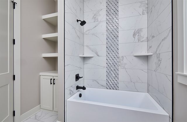 17686 Hammontree Drive, Clive, IA 50325