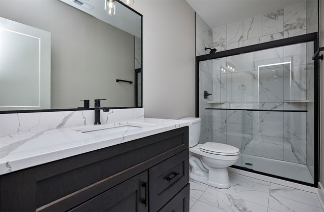 17686 Hammontree Drive, Clive, IA 50325