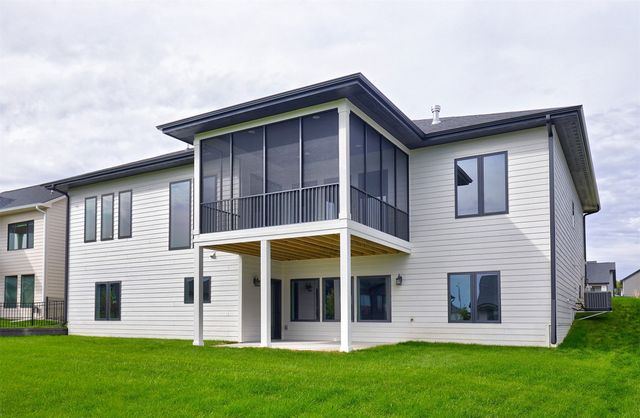 17686 Hammontree Drive, Clive, IA 50325