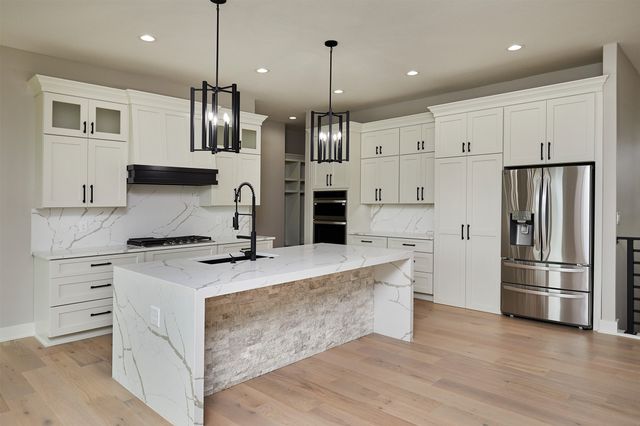 17686 Hammontree Drive, Clive, IA 50325