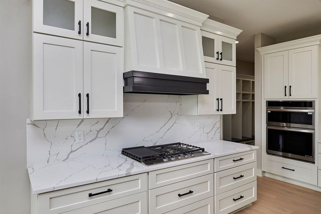 17686 Hammontree Drive, Clive, IA 50325