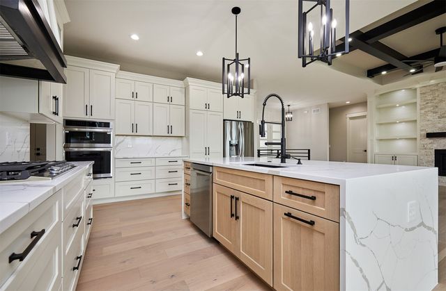 17686 Hammontree Drive, Clive, IA 50325