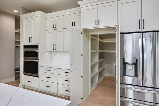 17686 Hammontree Drive, Clive, IA 50325