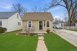 20919 Hollywood Street, Harper Woods, MI 48225