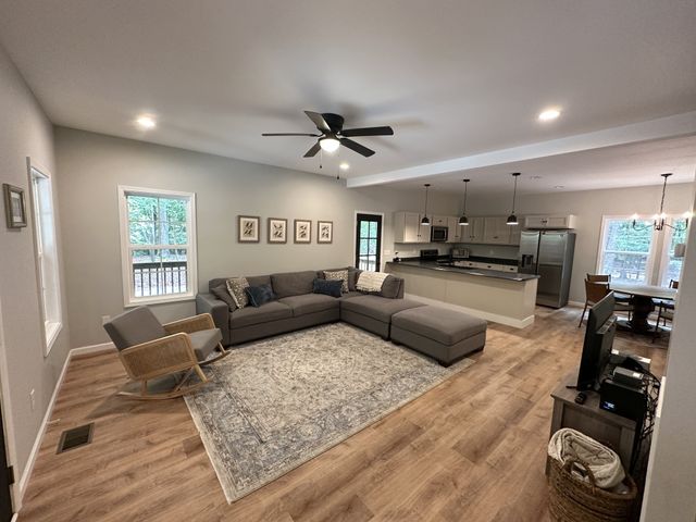2220 Sarvisberry Pl, Monteagle, TN 37356
