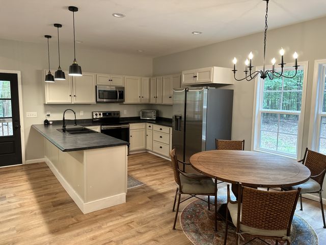 2220 Sarvisberry Pl, Monteagle, TN 37356