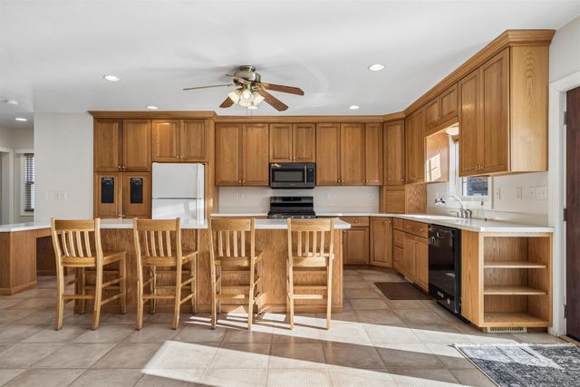 201 Derbyshire Road, Waterloo, IA 50701