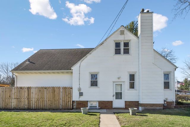 201 Derbyshire Road, Waterloo, IA 50701