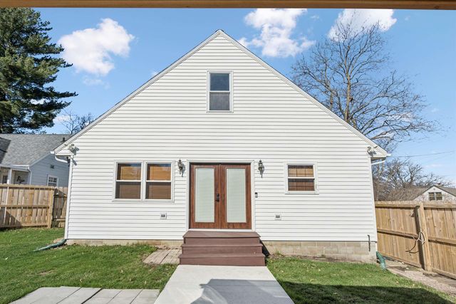 201 Derbyshire Road, Waterloo, IA 50701