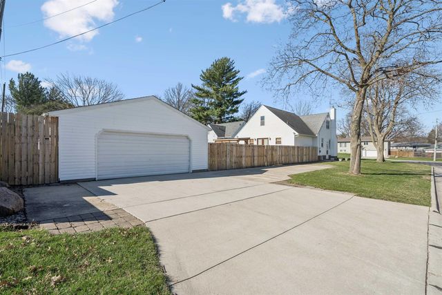 201 Derbyshire Road, Waterloo, IA 50701