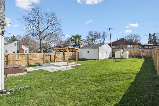 201 Derbyshire Road, Waterloo, IA 50701