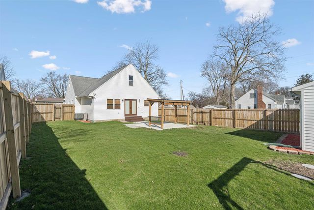201 Derbyshire Road, Waterloo, IA 50701