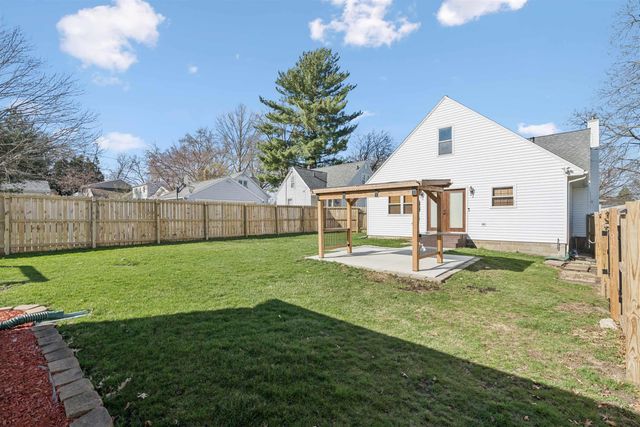 201 Derbyshire Road, Waterloo, IA 50701
