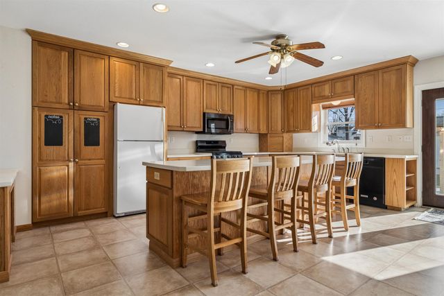 201 Derbyshire Road, Waterloo, IA 50701