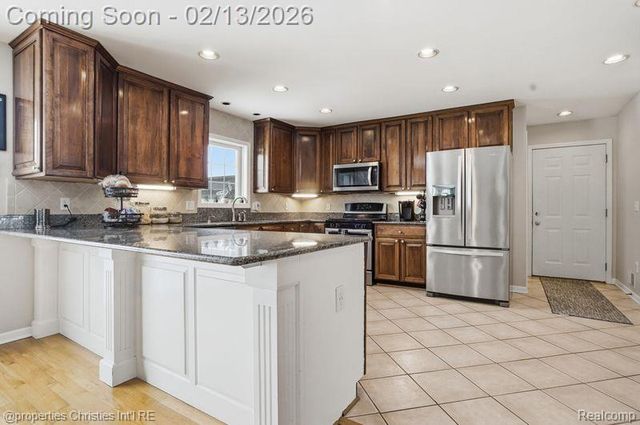 921 Kyle Court, White Lake Charter Township, MI 48383